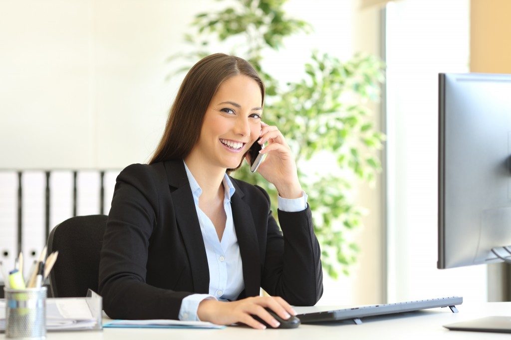 woman confirming and calling guest attendance