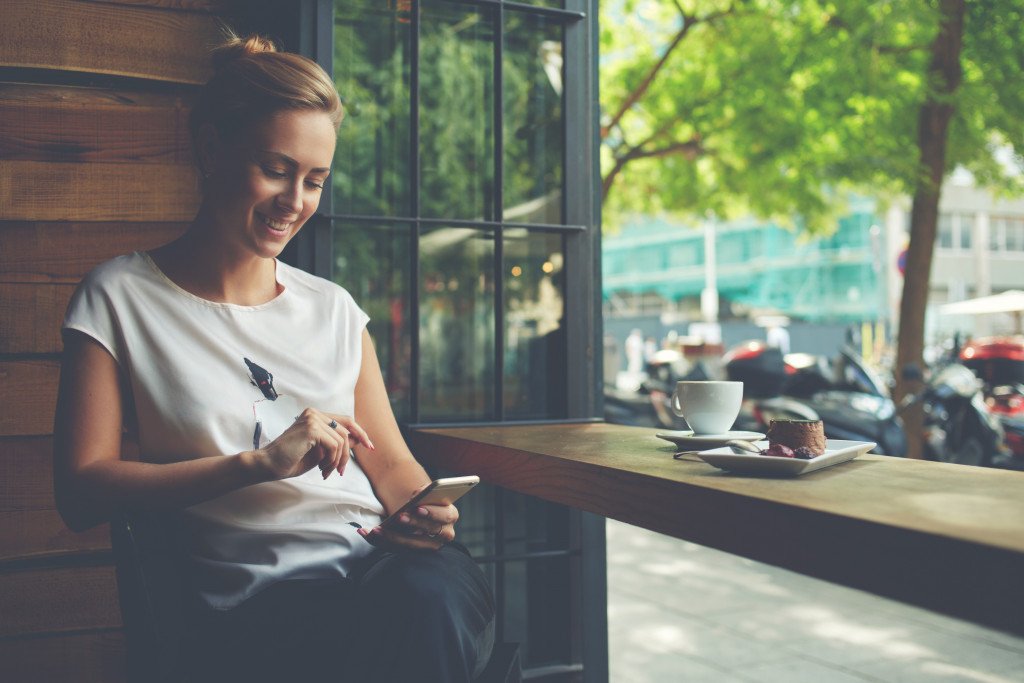 woman in cafe