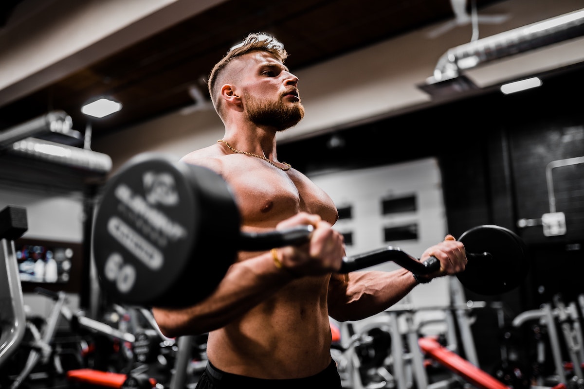 man doing bicep curls