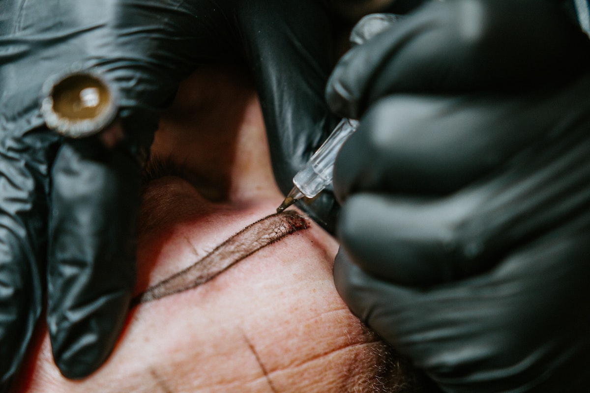 microblading eyebrows