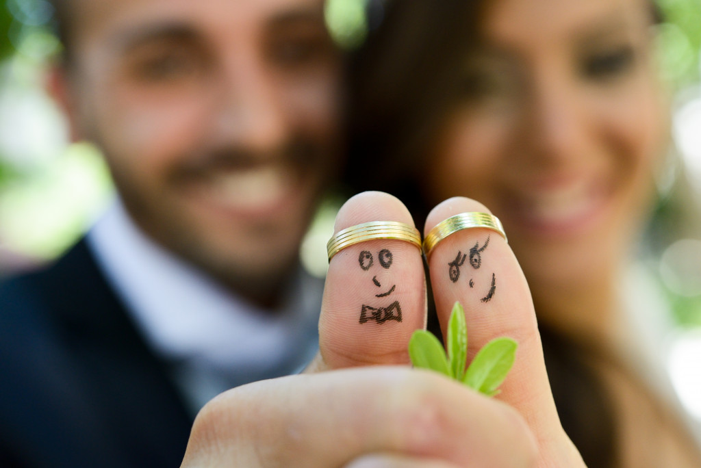 thumbs of newly weds couple with their rings on it