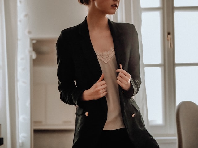 woman wearing corporate clothes
